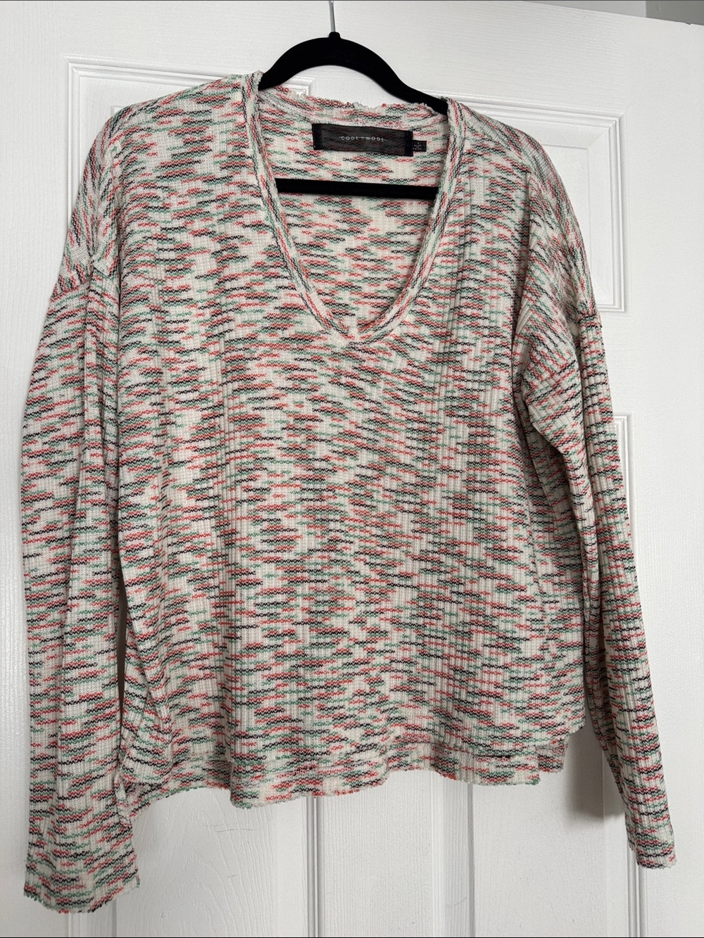 Lightweight V-Neck Multicolor Knit Top